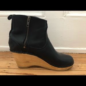 No 6 clog boots, size 39